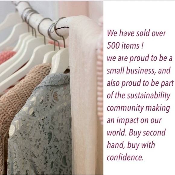 Torrid  Blouse Grey Floral High Neck Cap Sleeve Flowy Keyhole Women’s Size 1 - Picture 8 of 9